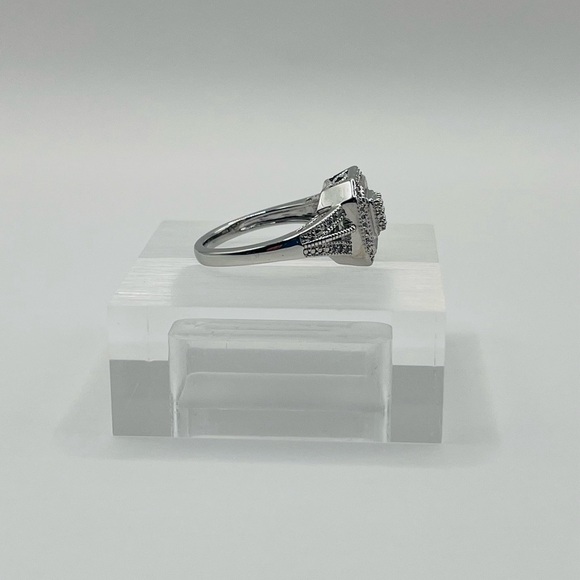 0.70 CT Cushion Cut Natural Diamond Baguette Ring - Picture 4 of 11